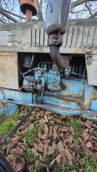 Tractor Lamborghini + remorcă.