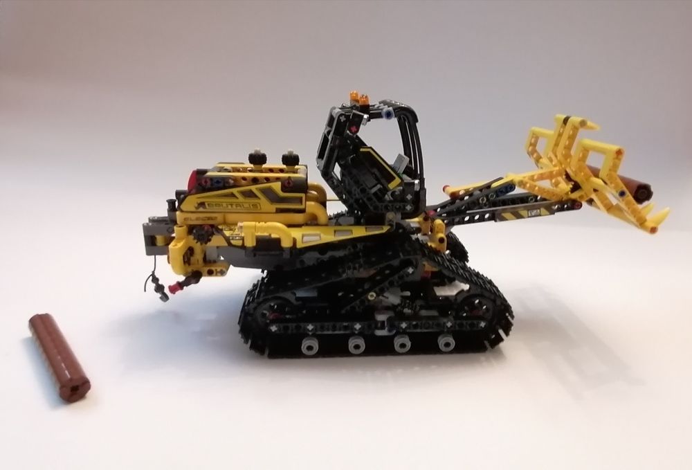 Lego Technic încărcător pe șenile 42094