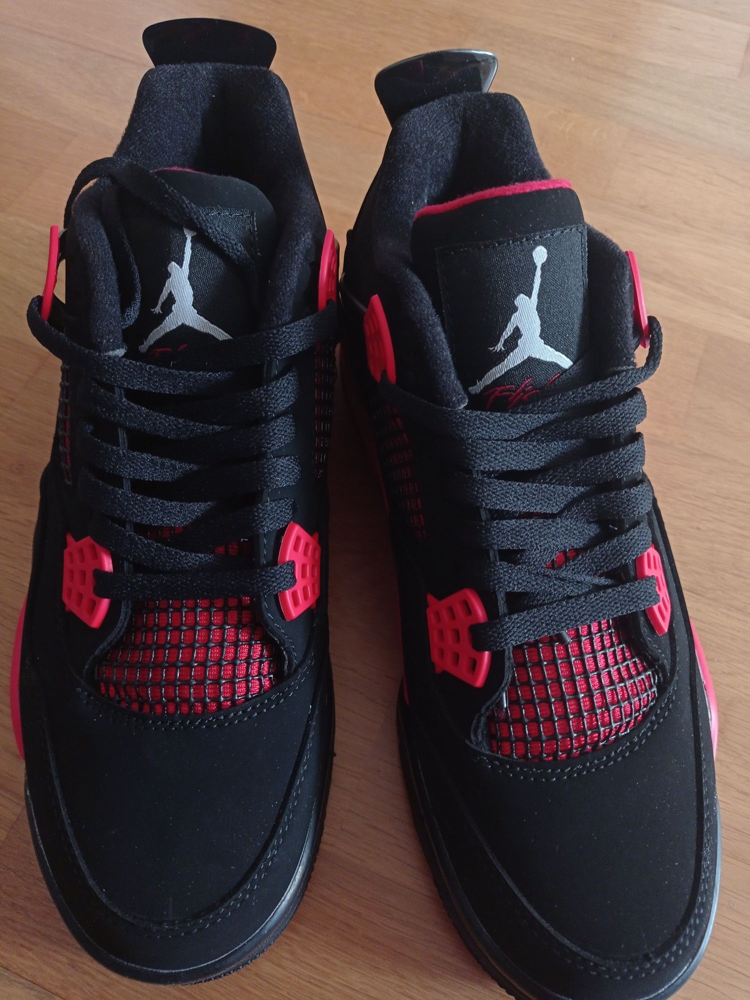 Jordan 4 Thunder Red Citiți Descrierea