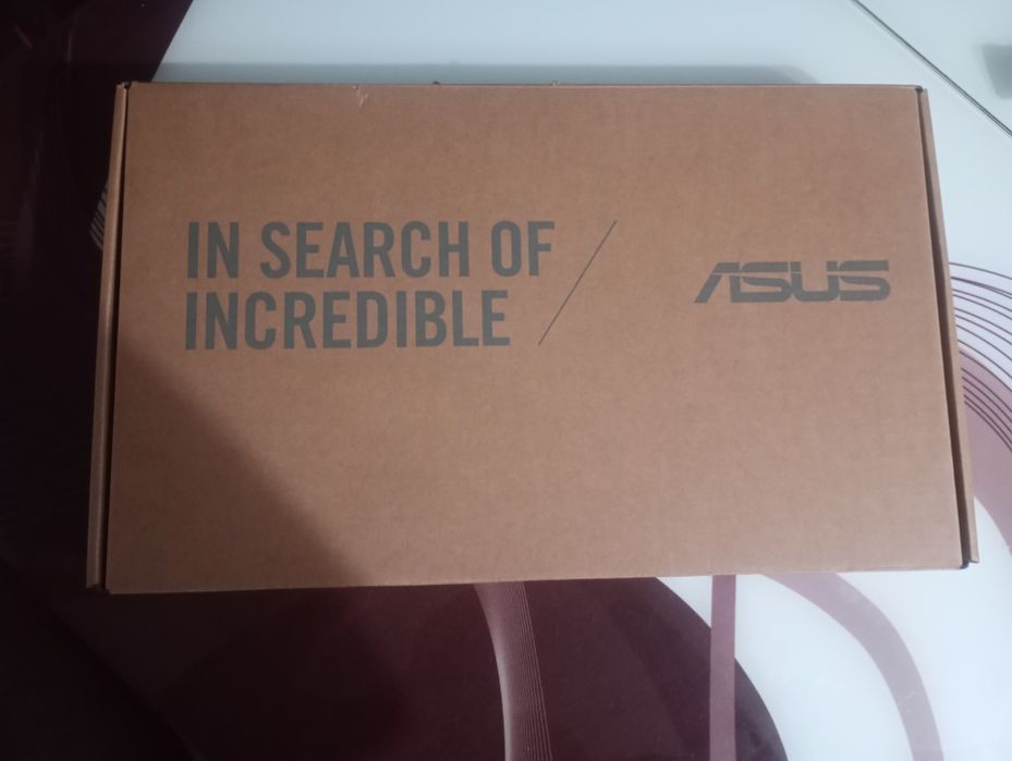 Vând laptop Asus nou