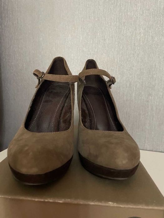 Дамски обувки Bata естествен велур размер 37