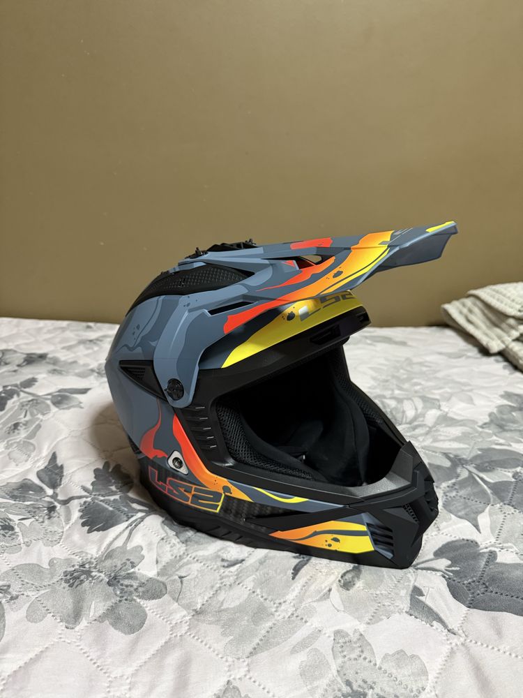 Кросова каска Enduro LS2 с очила O’Neal