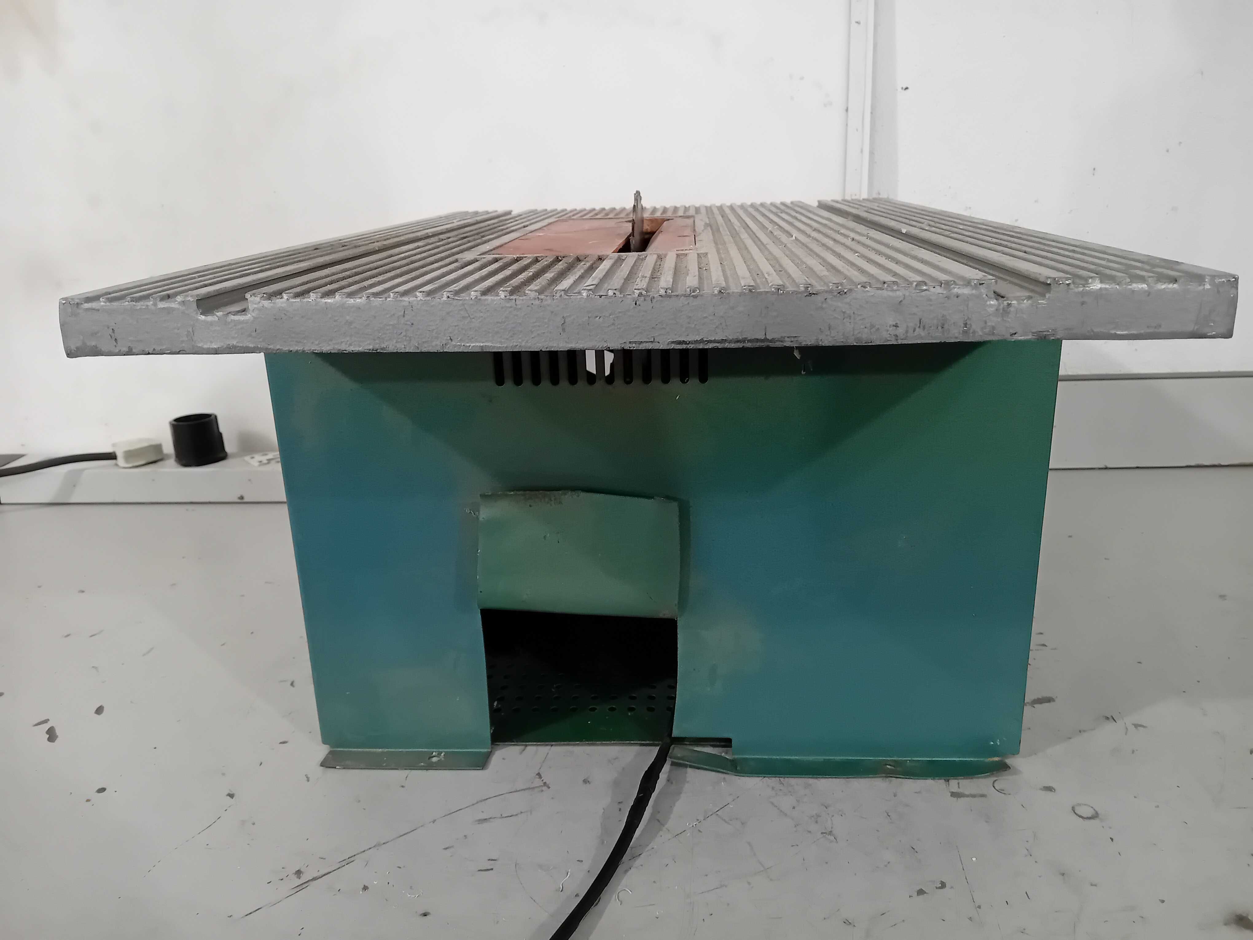 Циркуляр за дърво - Ferm 1500 W