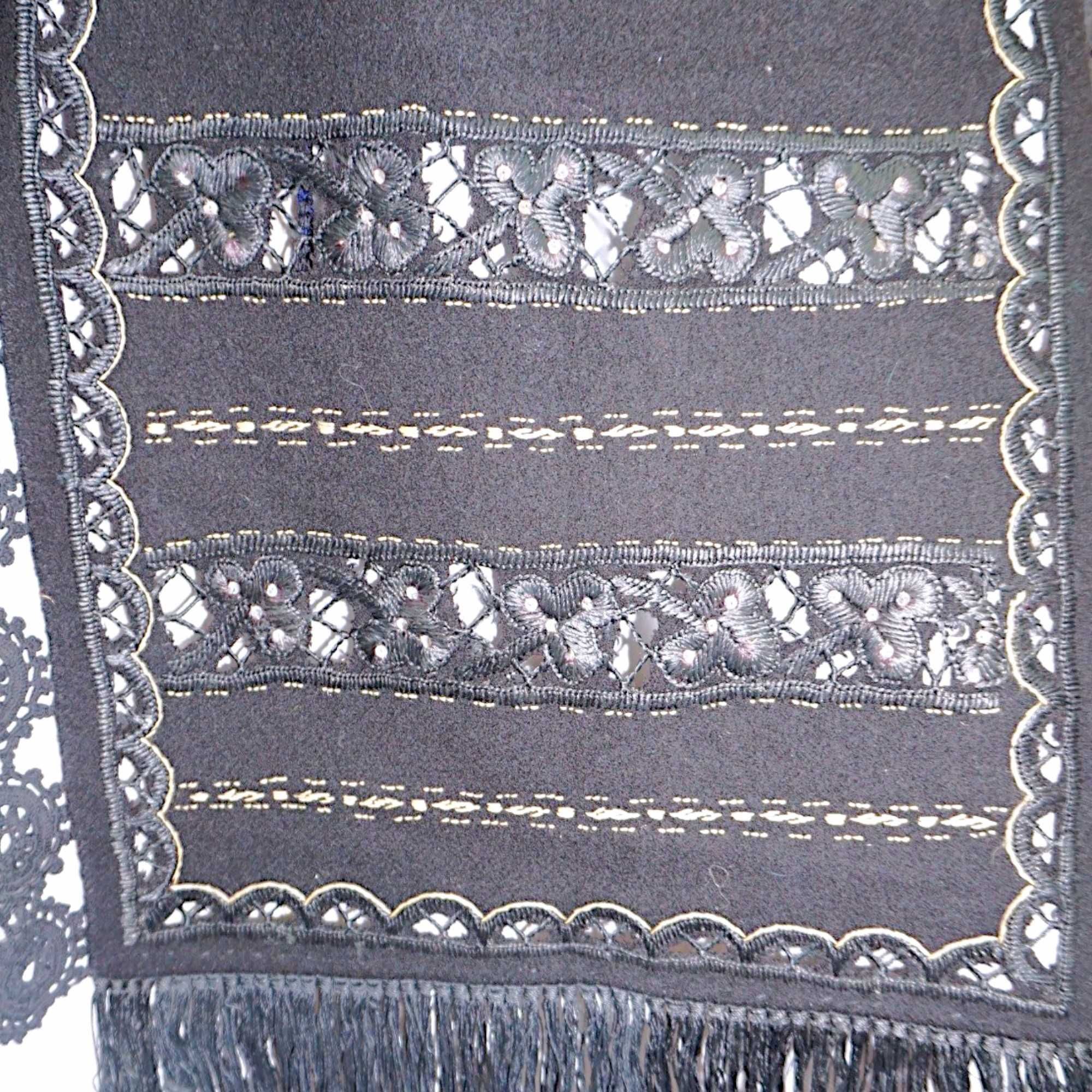 Costum popular lucrat manual , cu ie cusuta manual si catrinte vechi L