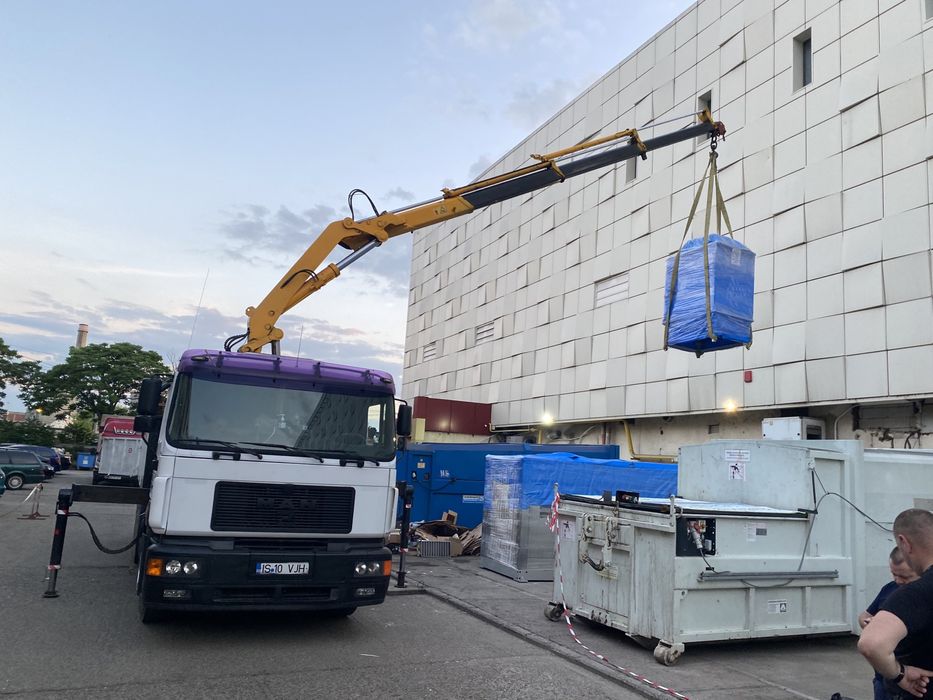 Transport Camion cu Macara