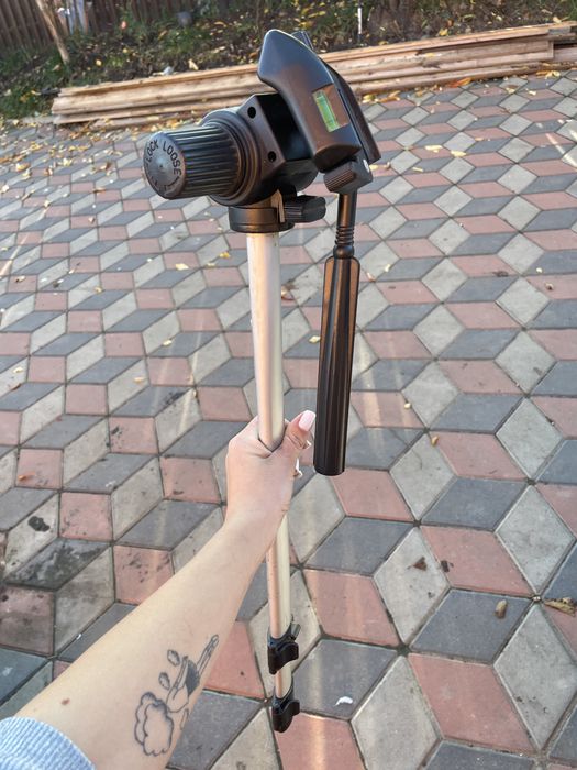 Vând cameră video Panasonic AG90