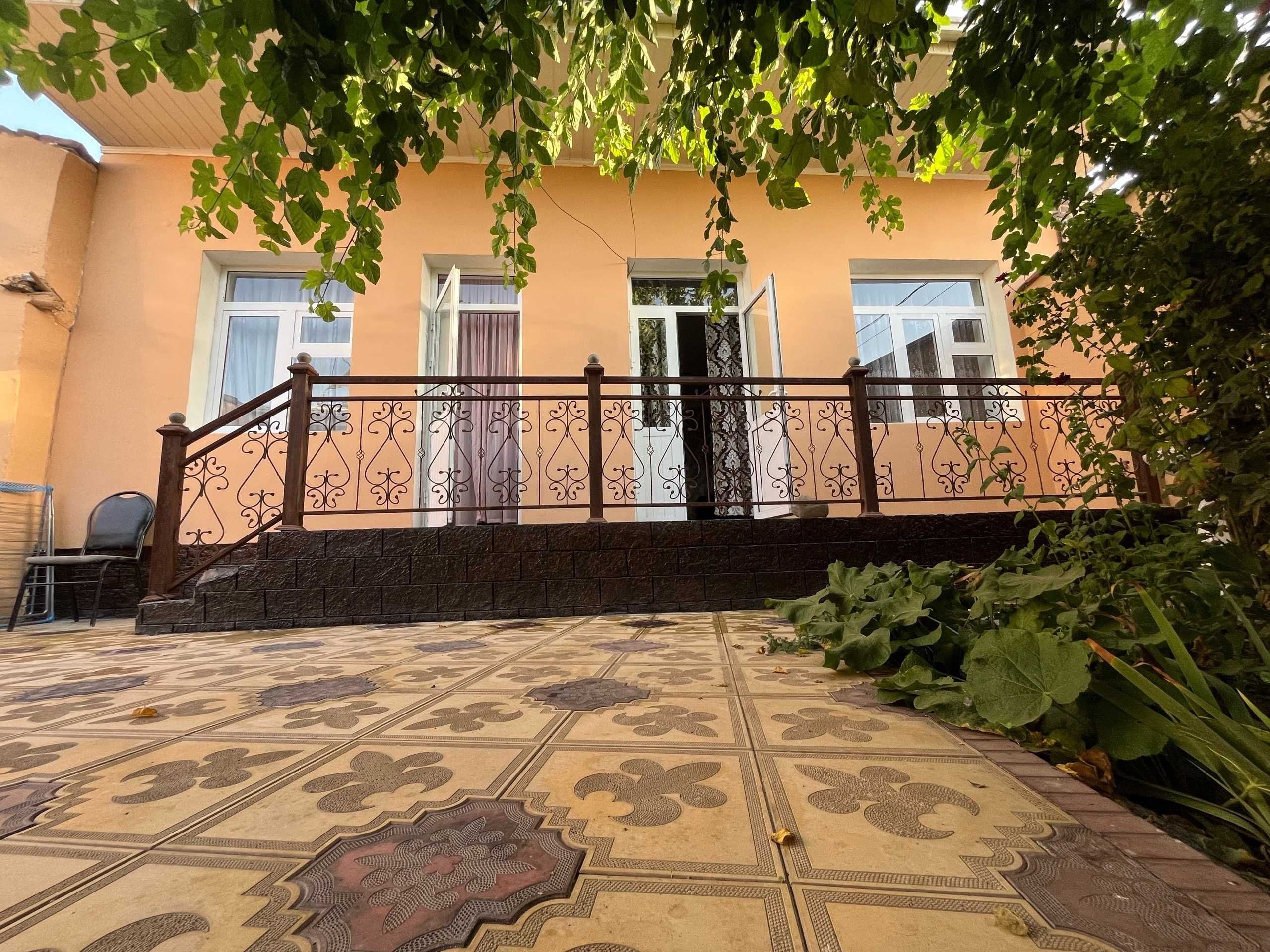 Qo'qon shahar markazida hovli uy sotiladi