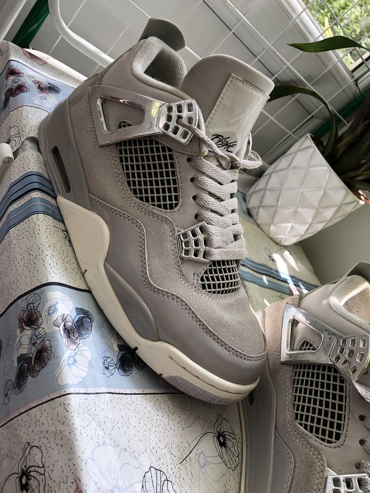 Jordan 4 retro frozen moments