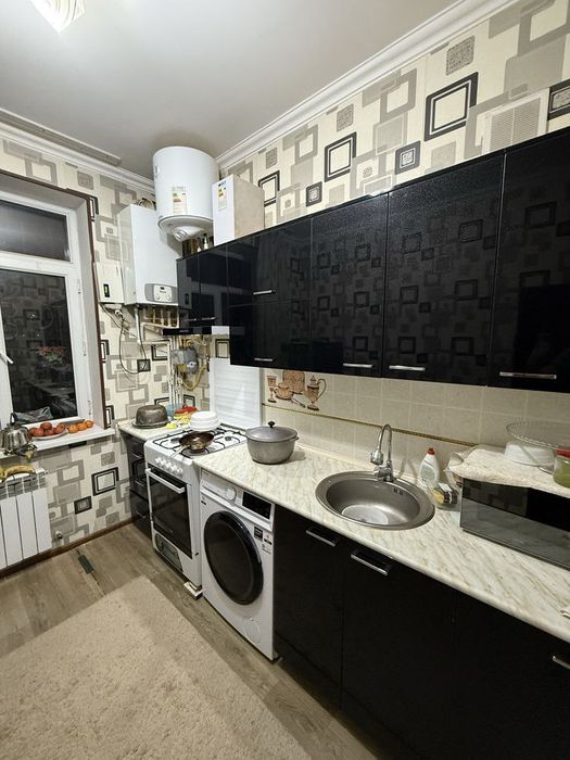 Novza metro yonida kvartira bor