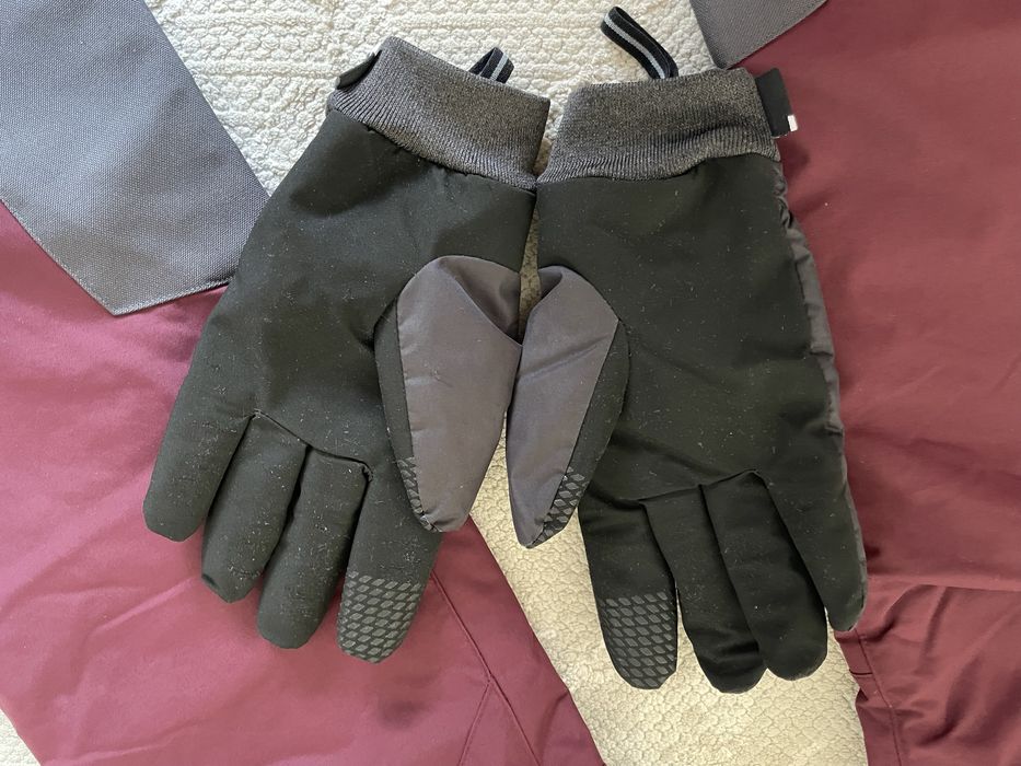 Costum de ski, ochelari si manusi