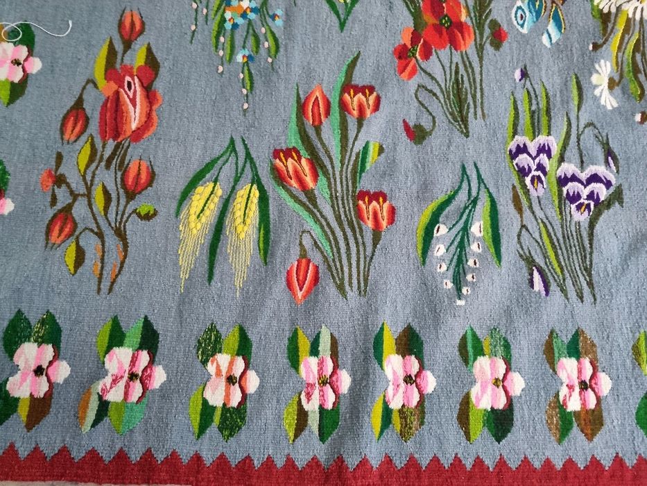 Vând covor Oltenesc.zTesut in razboi .Dimensiune 2/3