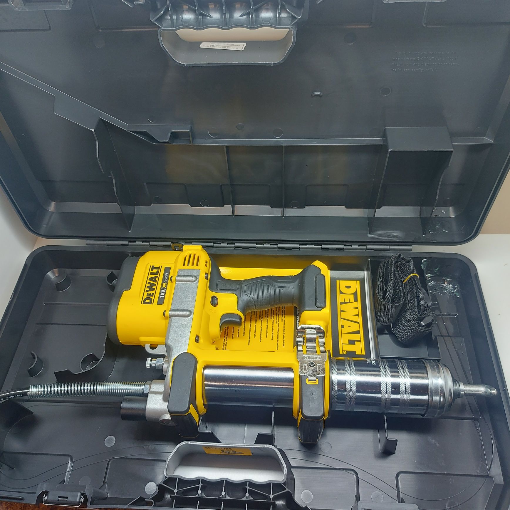 Акумулаторна гресьорка Dewalt DCGG571NK