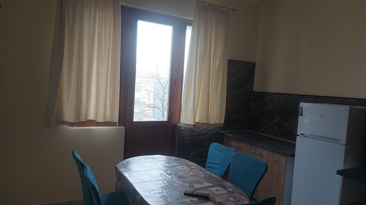 Продава се Четиристаен апартамент в Русе, Център - 105 кв.м за 8 €/кв.м - Снимка #5