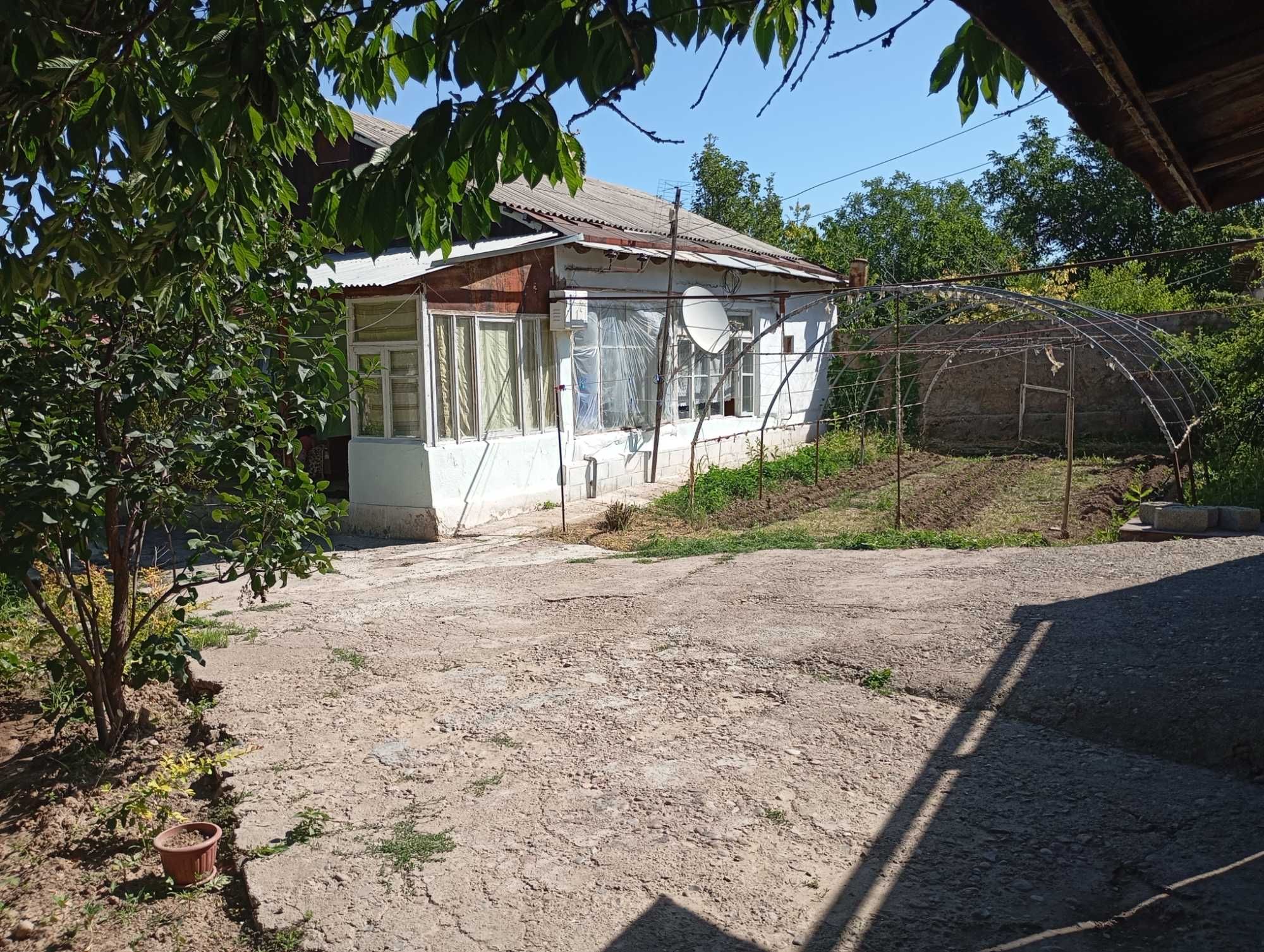 Hovli uchaska Toshkent vil. Bustonliq tum.Dumaloq qishlogi