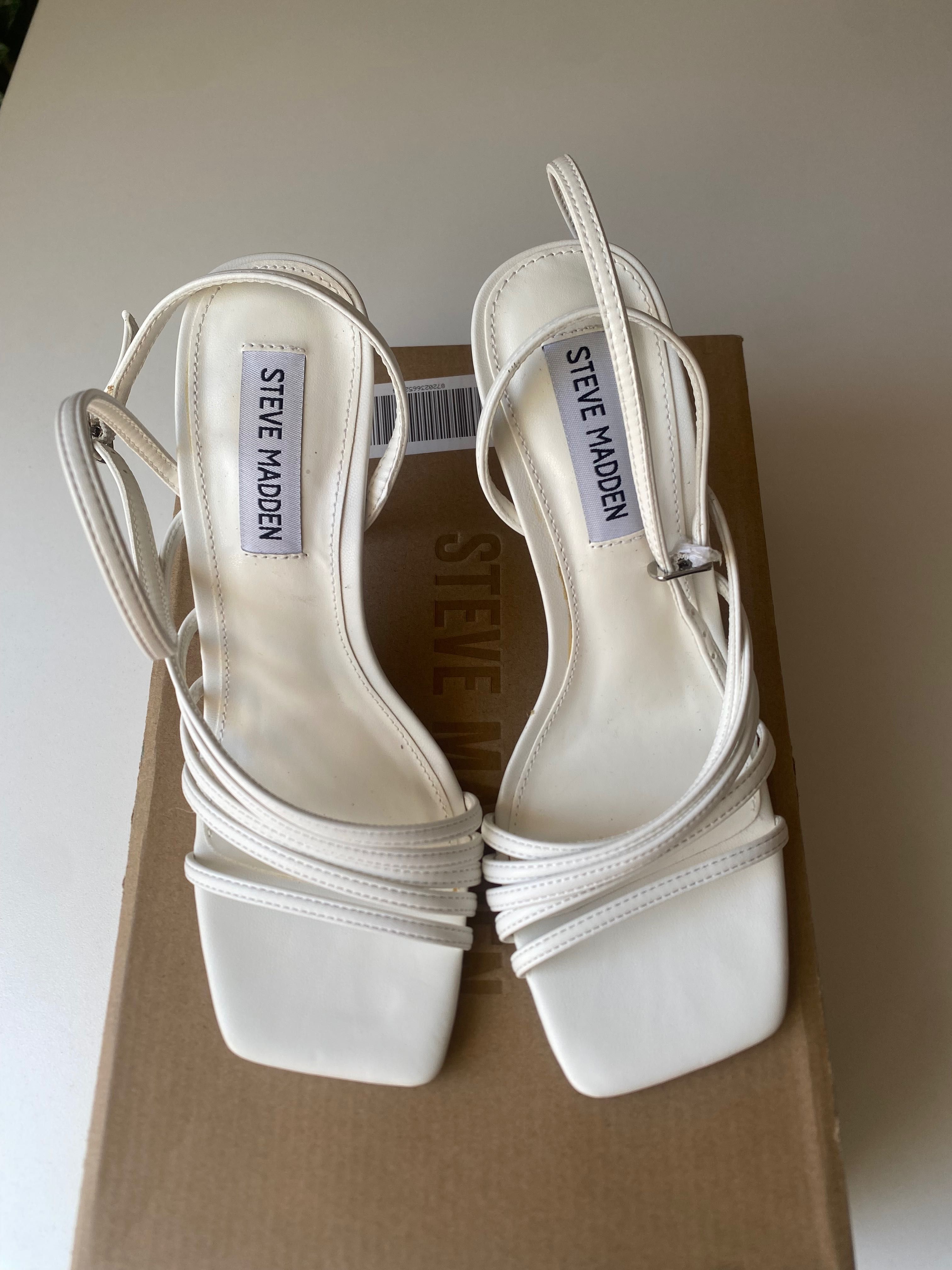 Бели сандали на висок ток Steve Madden