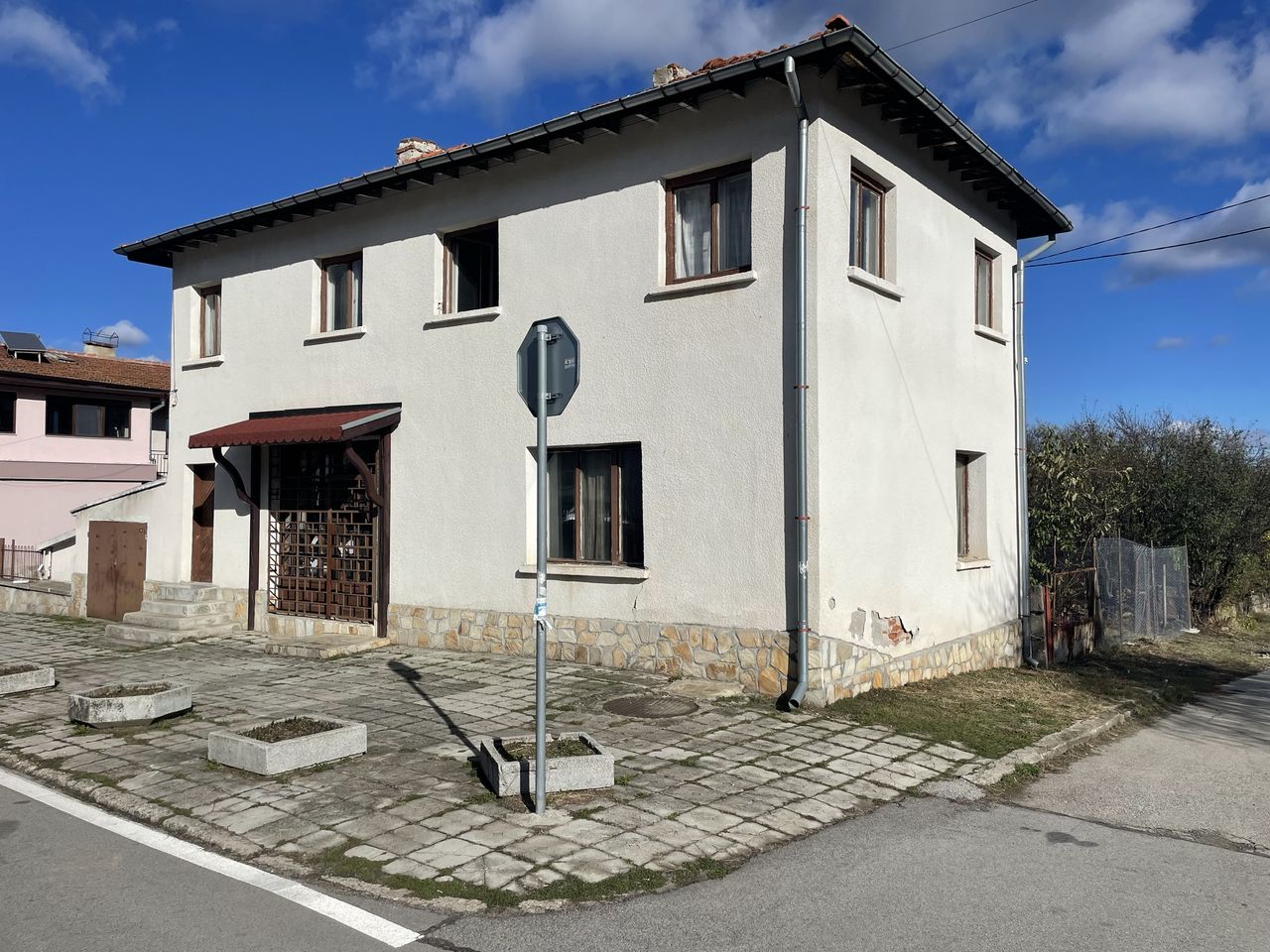 Продава се Къща в София, Младост 1 - 300 кв.м за 350 €/кв.м - Снимка #1