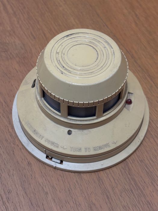 Detector de fum System Sensor Model 2412E, stare foarte buna