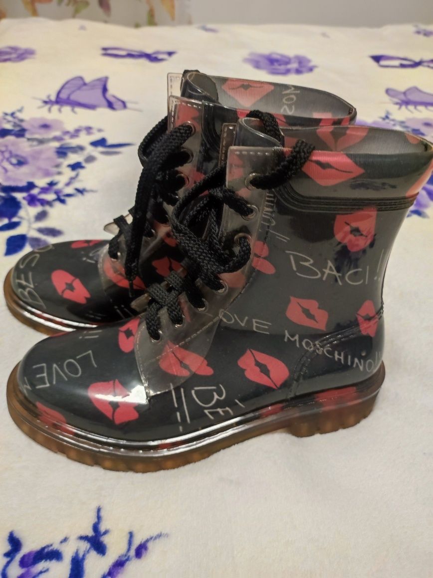 Боти Love Moschino