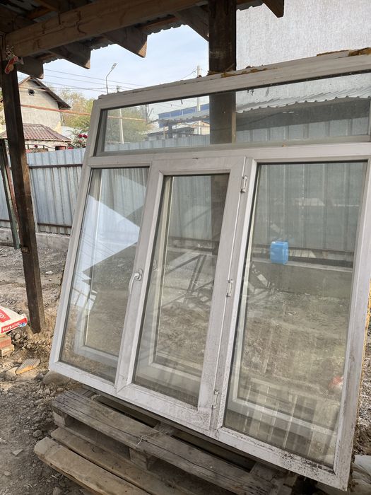 Продаю поастиквый окно 2шт 1.75 х 1.75 шт-20к тг