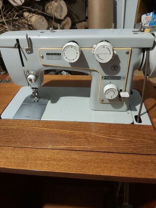 Швейная машинка Подольск-142