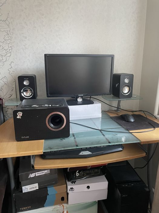 Компютерь и стол