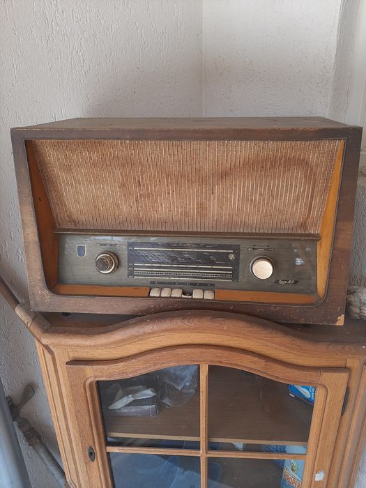 Radio vechi funcționabil.