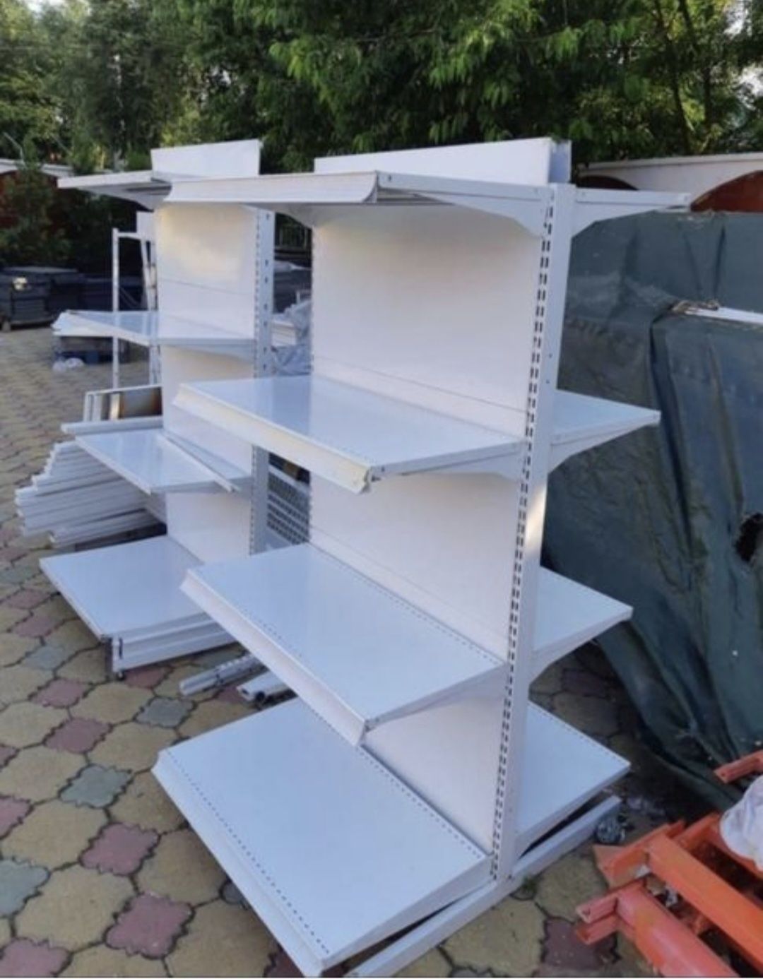 Rafturi metalice pentru magazine