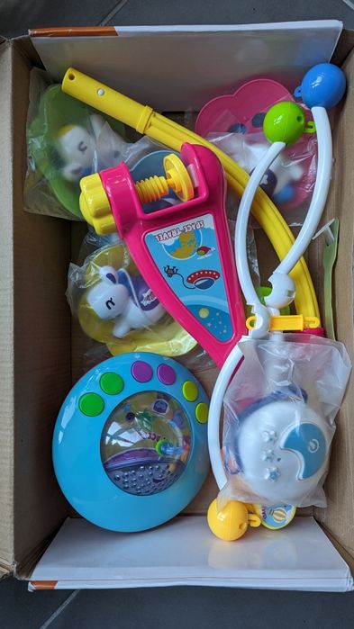 Jucarie tip carousel pentru patut copii cu proiector si telecomanda