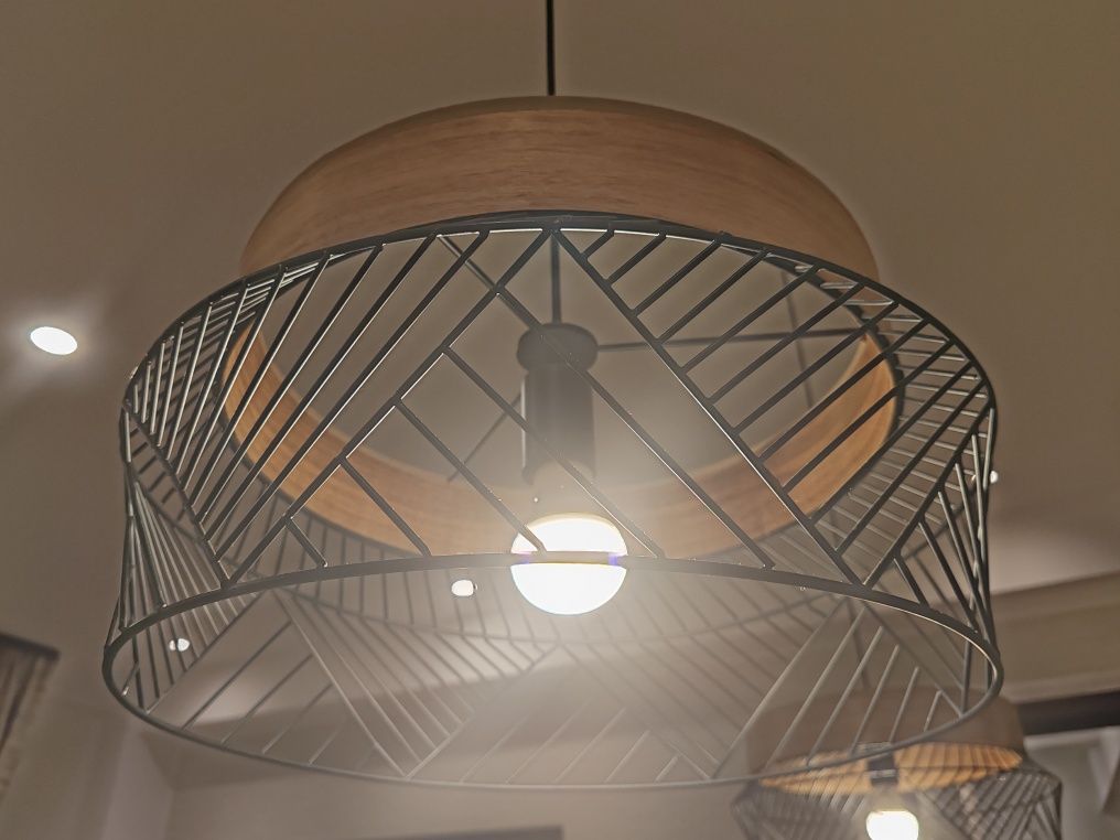 Lustră cu bec led