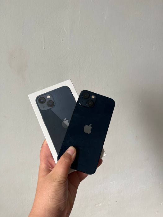 IPhone 13 с документами