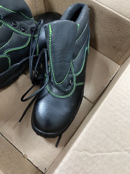 Продам спец обувь