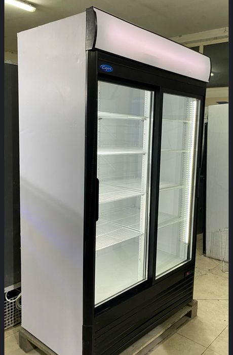 Срочно продам витринные холодильники