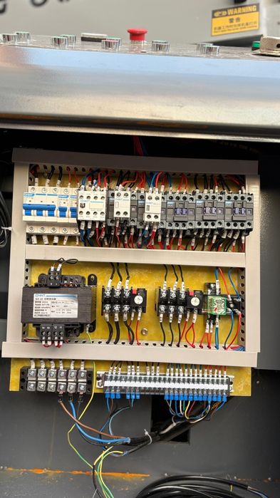 Fierăstrău cu bandă pentru metal