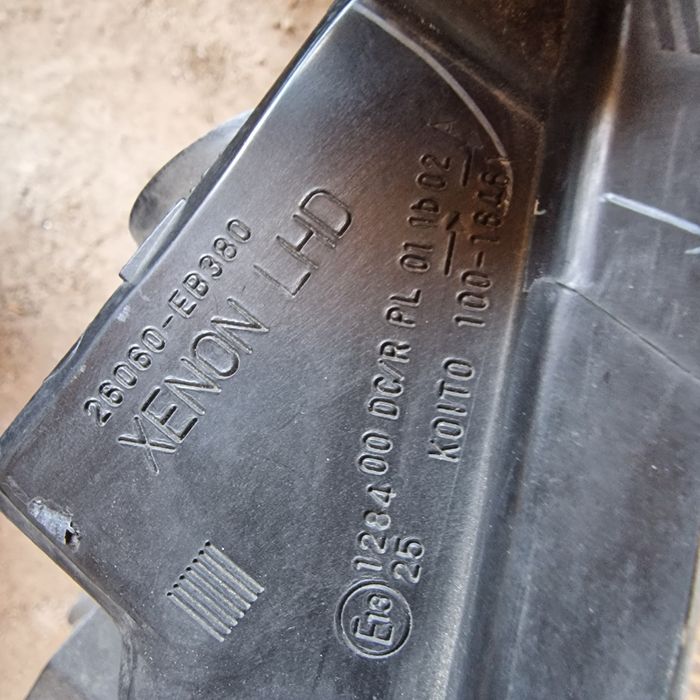 Nissan Navara xenon 2004-2010 ляв фар