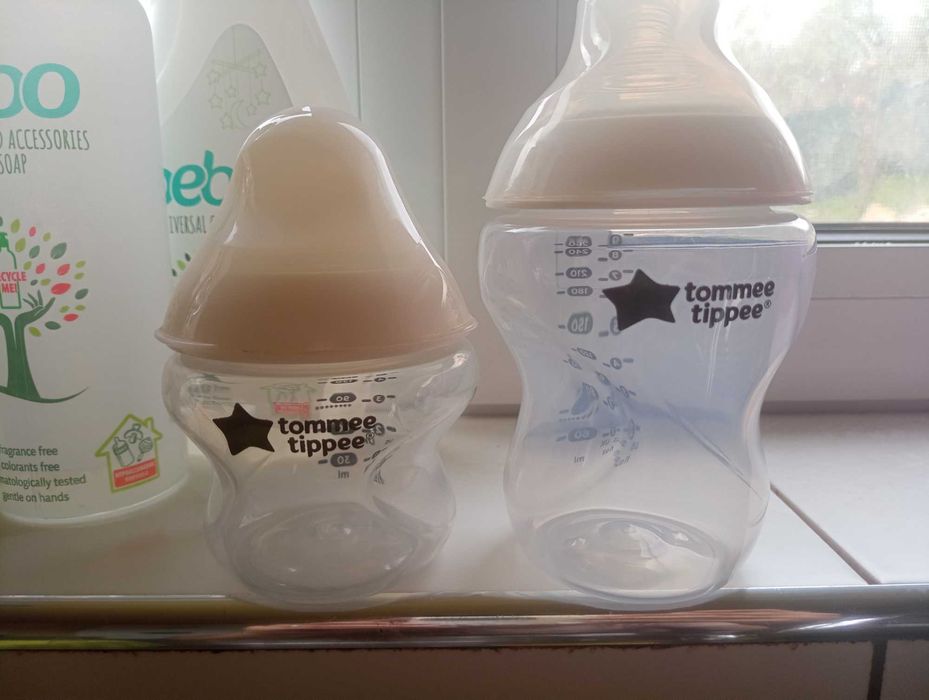 Шишета с биберони Tommee tippee
