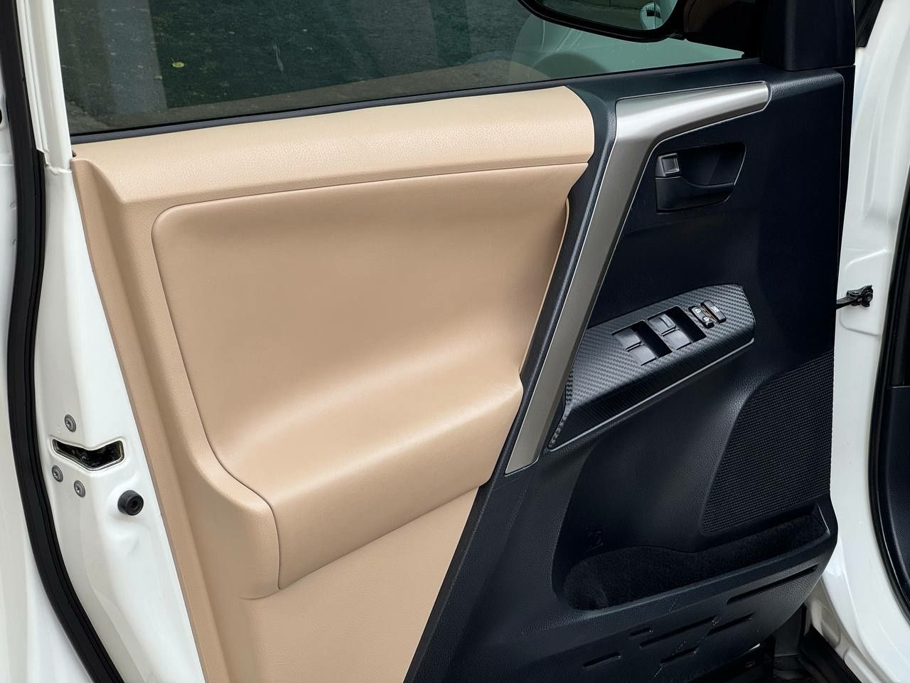 Tayota Rav4 2013 tozza Srochna sotiladi!!!