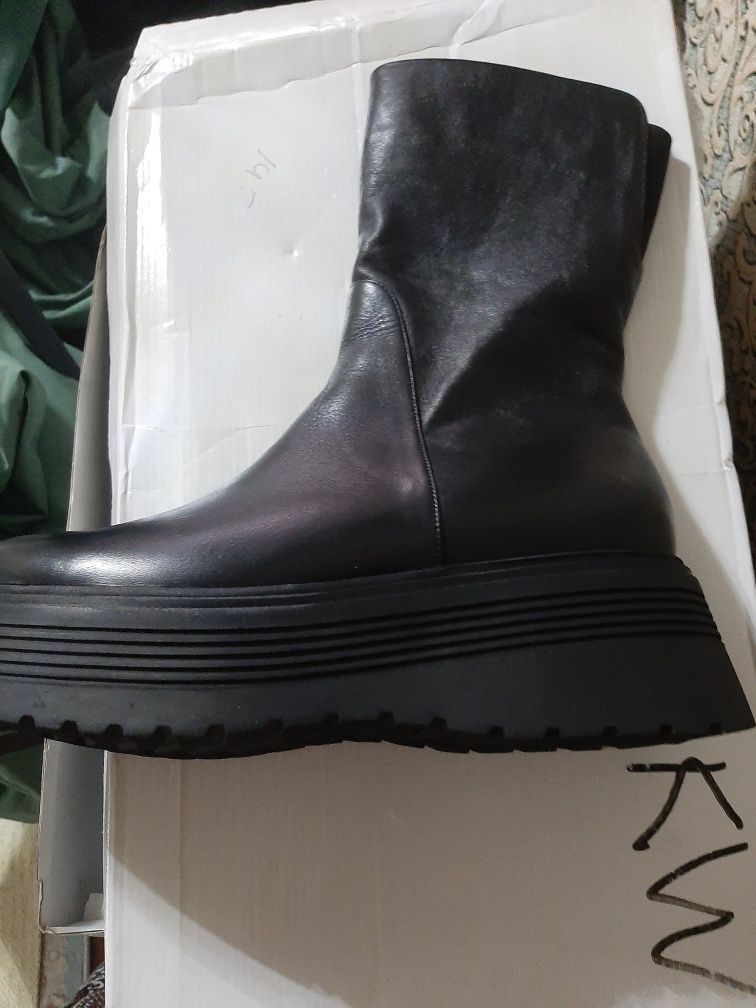 Продам зимние кожанные,новые сапоги