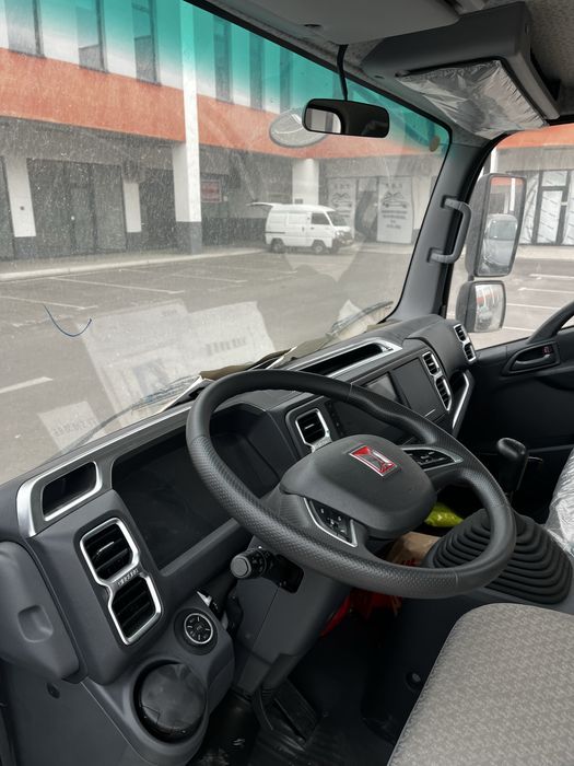 Isuzuu 700 P VI yengi