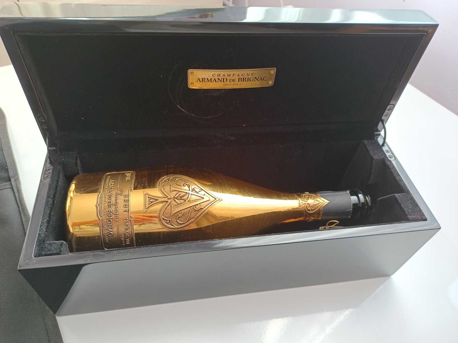 Кутия + бутилка от шампанско Armand de Brignac