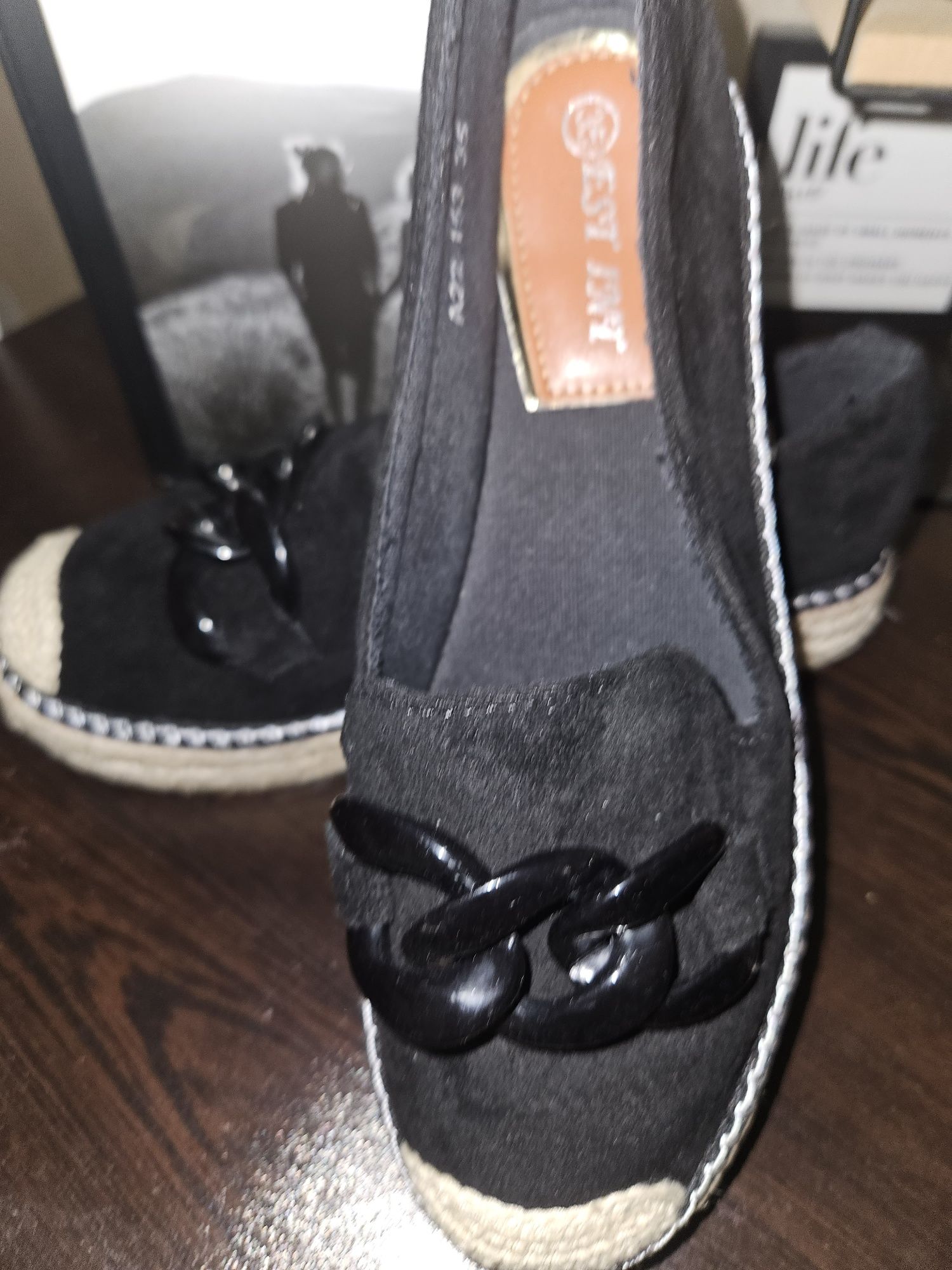 Обувки черно и бежово