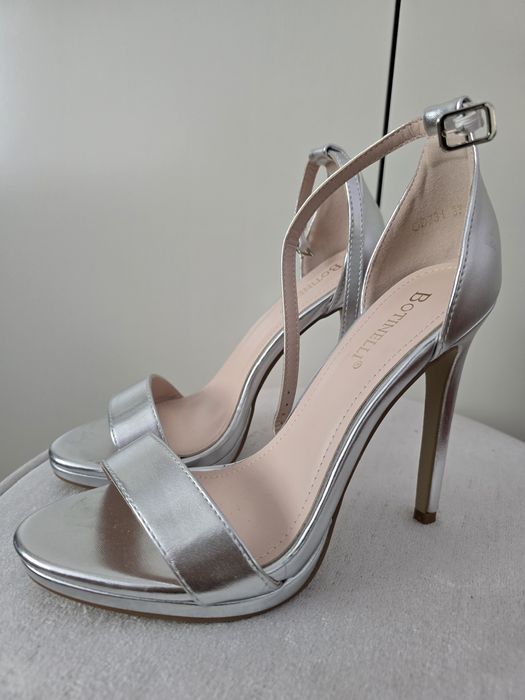 Сребристи сандали BOTINELLI