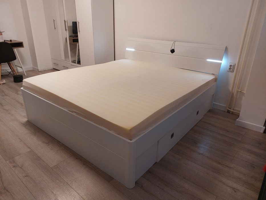 Висока Спалня Led Осветление Чекмеджета Подматрачна Рамка Матрак