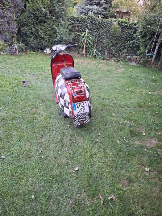 Scuter 125 Scomandi   englezesc  este o bijuterie