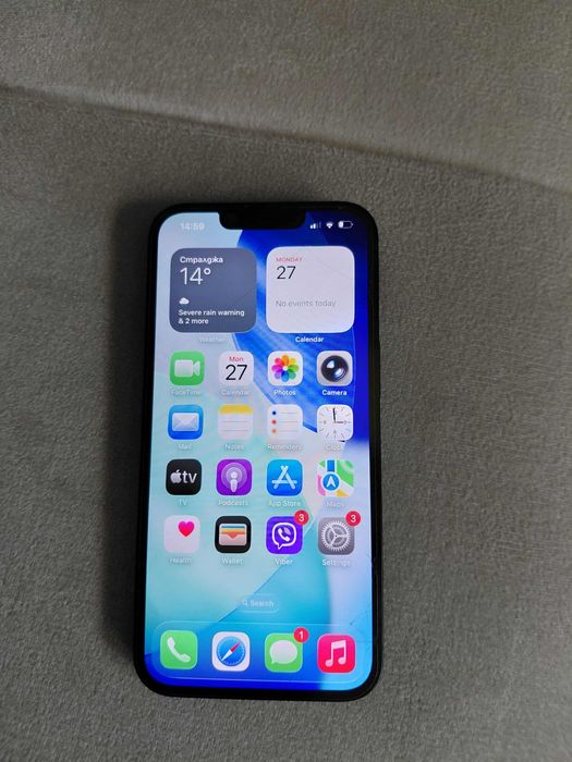 Продава се Iphone 13