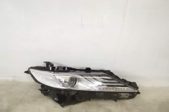 Фар Дясно Оригинален Пълен Лед Повреден Хюндай Генезис 2 / Hyundai Gen