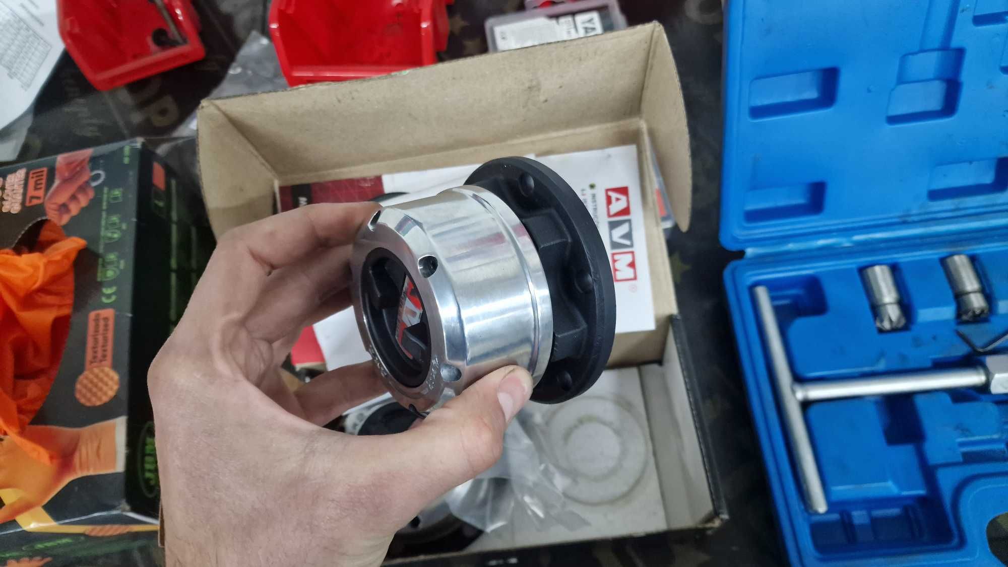Продавам хъбове модел AVM428