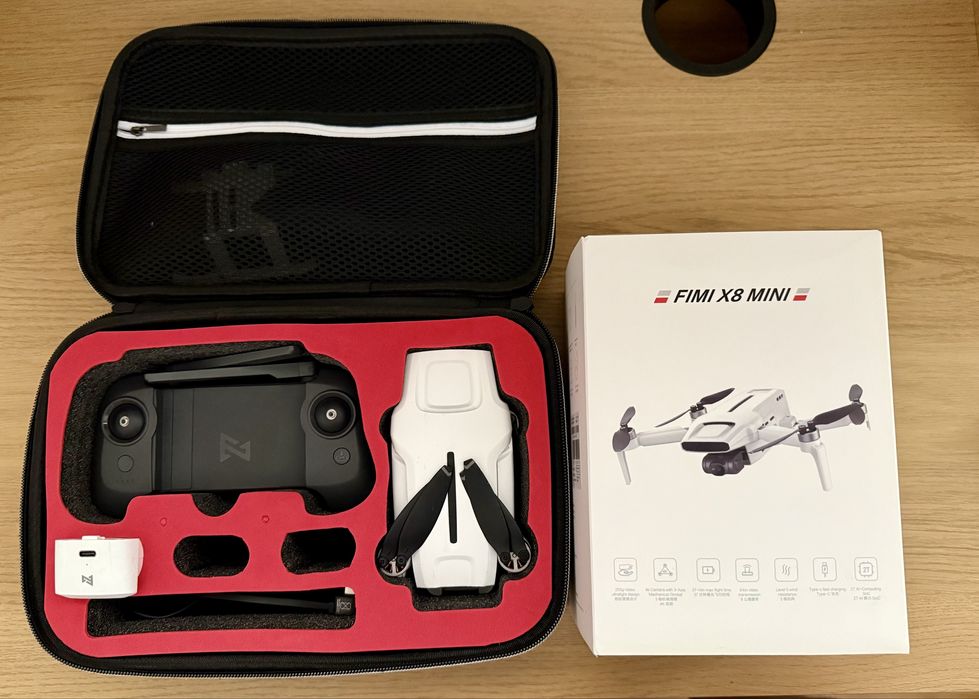 Drona FIMI X8 Mini V2 folosită ocazional + accesorii (sub 250 g)