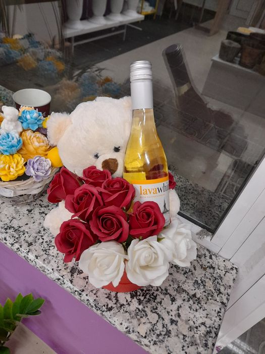 Букети и цветя в саксия за вашия дом и празник