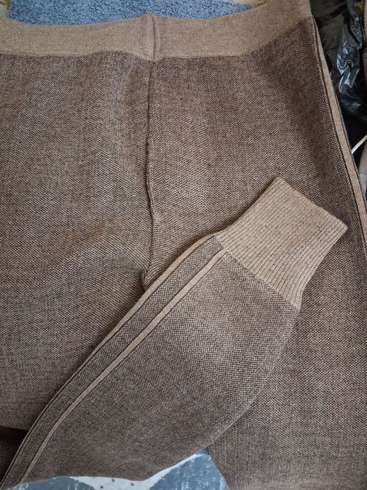 Мужской и женский гамаж с верблюжей шерсти и носки.