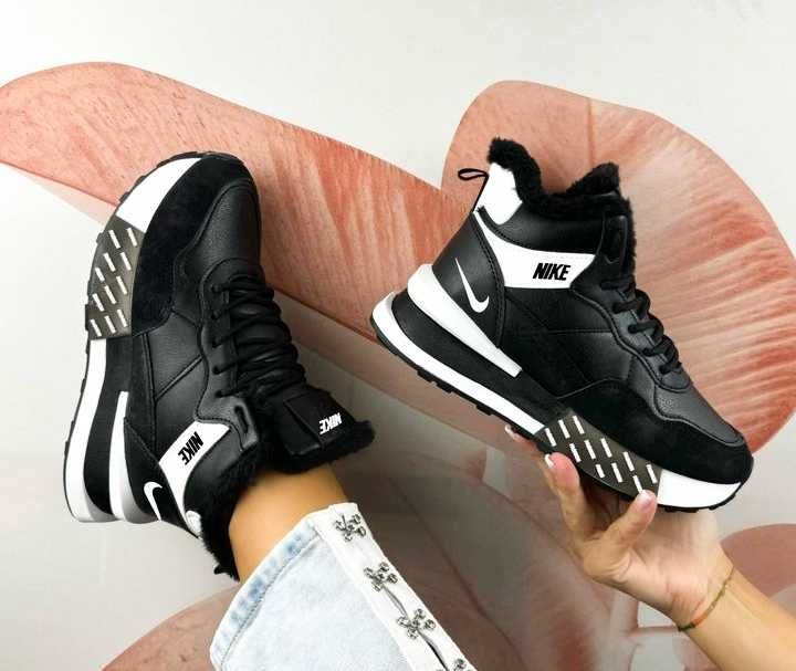 Дамски зимни спортни боти  Facebook Monika Ivanova